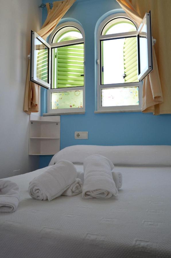 Hotel Hostal Dona Antonia Punta Umbría Esterno foto