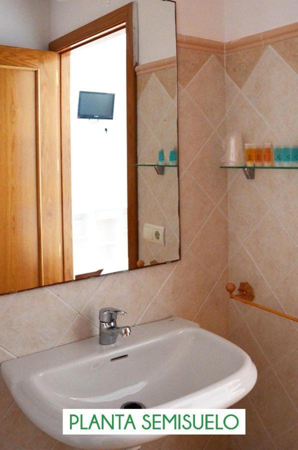 Hotel Hostal Dona Antonia Punta Umbría Esterno foto